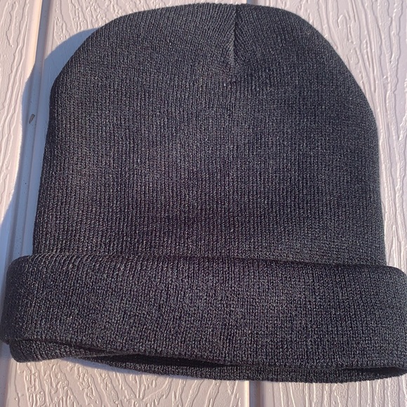 New Women’s Black Gemmed Beanie - Picture 5 of 7